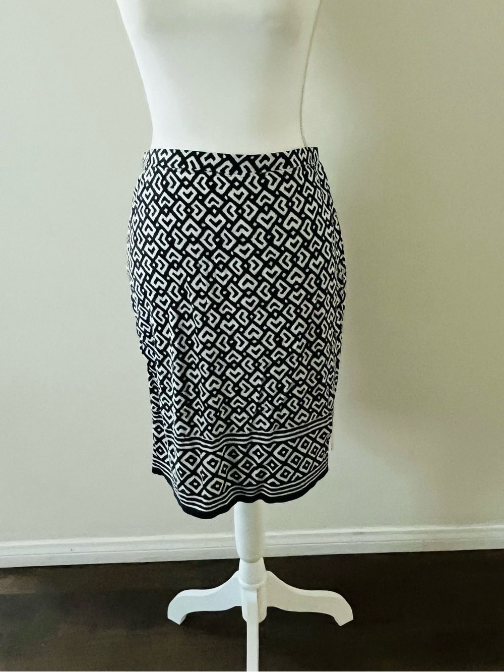 Max Studio Black & White Geometric Pencil Skirt